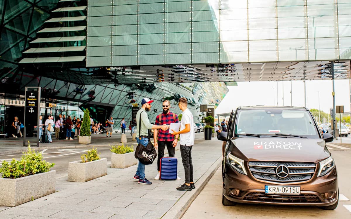Skąd odjeżdża autobus zastępczy na lotnisko Balice? Sprawdź teraz!