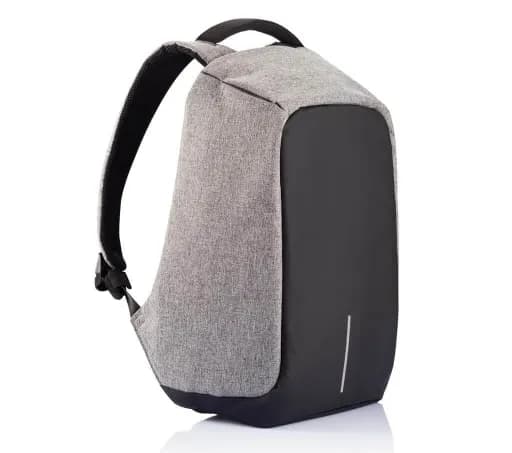 Jak przewieźć laptopa samolotem bez obaw o uszkodzenia i straty