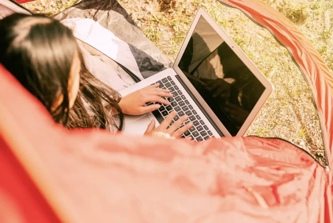 Jak połączyć city break z rozrywką online? Sprawdź nasze pomysły