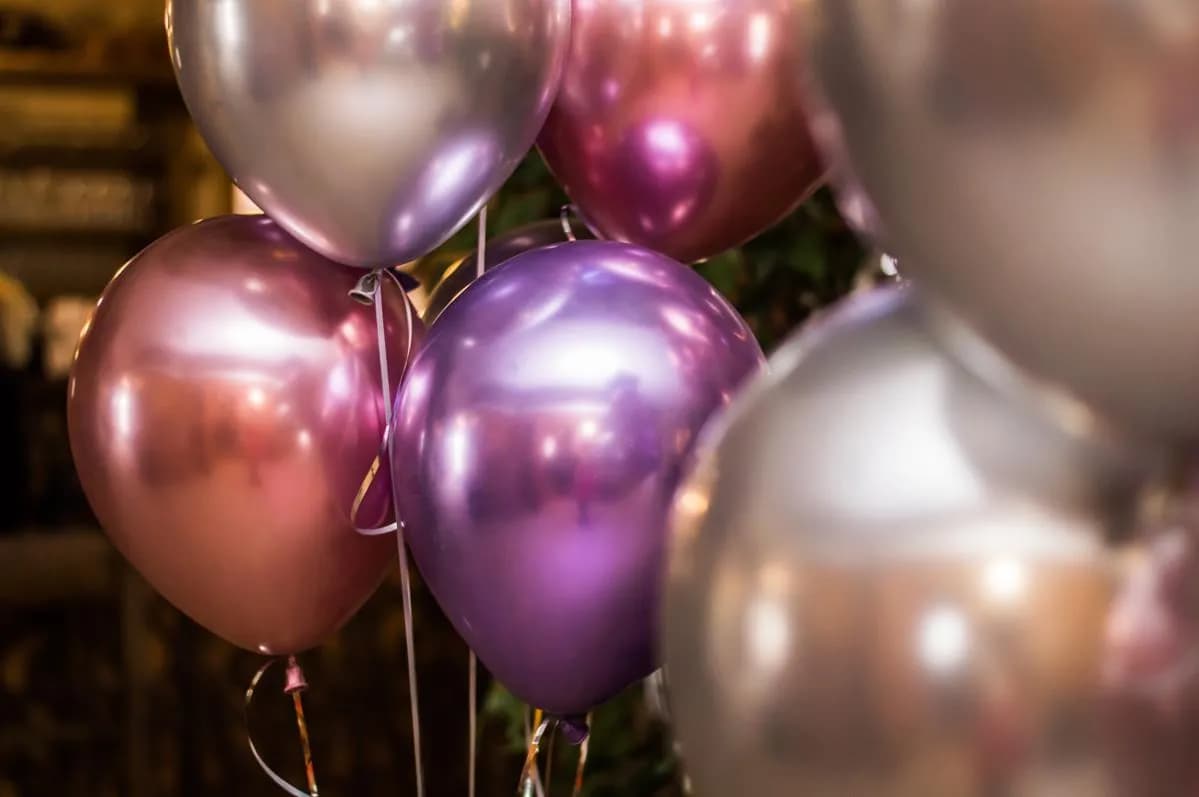 Jak przewieźć balony z helem bez obaw o ich uszkodzenie