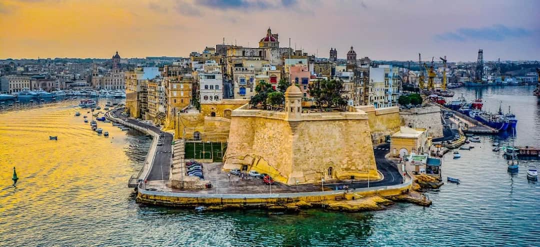 Malta ile ma km? Poznaj jej powierzchnię i wymiary w kilometrach