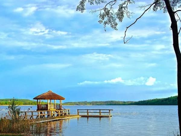 Jezioro Pierzchalskie: historia, ekologia i wędkarstwo w sercu Mazur