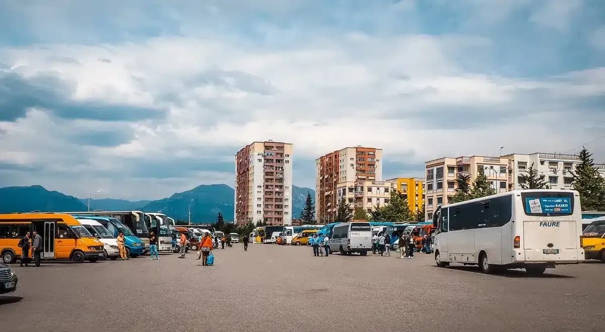 R bus skąd odjeżdża? Sprawdź miejsca i godziny odjazdów