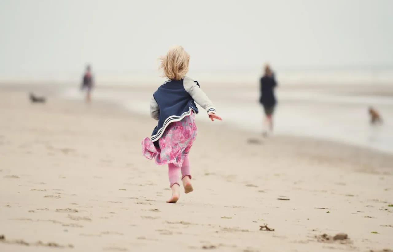 Jak biura podróży liczą wiek dziecka i jakie to ma konsekwencje