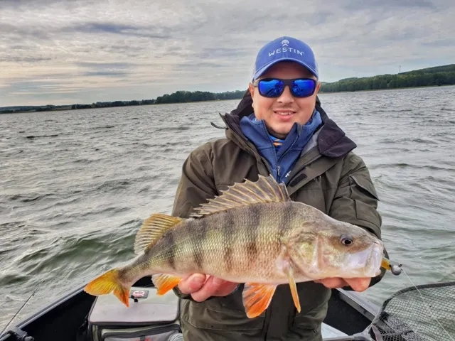 Wędkarstwo na jeziorze Gwiazdy: problemy z dostępem i połowami