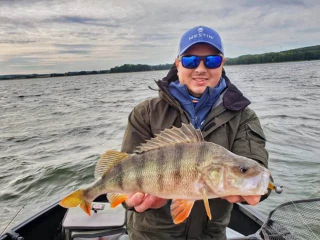 Wędkarstwo na jeziorze Gwiazdy: problemy z dostępem i połowami