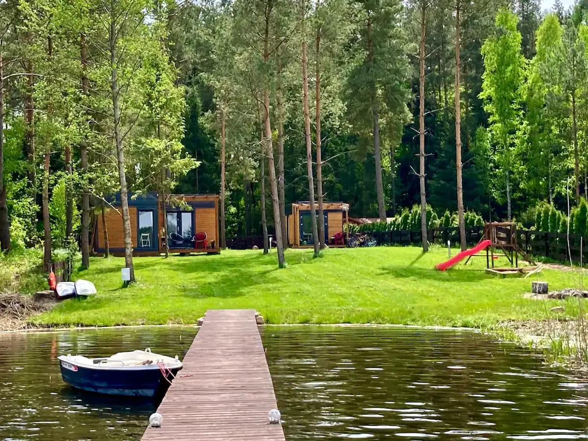 Najlepsze domki nad jeziorem łódzkie – idealne miejsce na relaks
