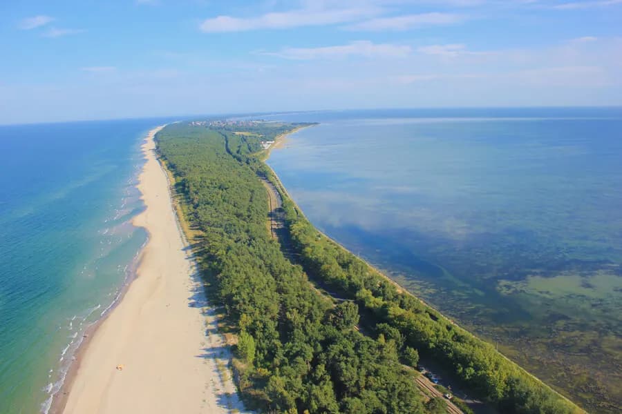 Ile kilometrów ma półwysep helski? Zaskakujące fakty o Mierzei!